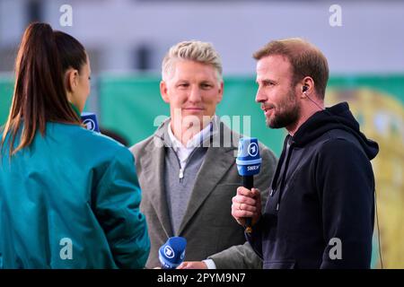 Stoccarda, Germania. 03rd maggio, 2023. Bastian SCHWEINSTEIGER, Co-Moderator ARD Sebastian Hoeness, testa allenatore VFB, Esther Sedlaczek, presentatore ARD Sport Moderatorin, Sportmoderatorin, Journalistin, nella partita VFB STUTTGART - EINTRACHT FRANKFURT 2-3 DFB-Pokal, Coppa di Calcio tedesca, semifinale il 03 maggio 2023 a Stoccarda, Germania. Credito per la stagione 2022/2023: Peter Schatz/Alamy Live News Foto Stock