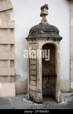 Vecchia garitta alla Hofburg a Heldenplatz a Vienna Foto Stock