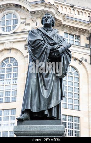 Statua del Bronce di Martin Lutero a Dresda, costruita da Adolf von Donndorf nel 1885 Foto Stock