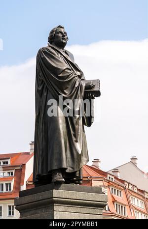 Statua del Bronce di Martin Lutero a Dresda, costruita da Adolf von Donndorf nel 1885 Foto Stock