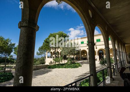 Santuario de Cura, en la cima de la Montaña de Randa, Algaida, Maiorca, isole Baleari, Spagna, Europa Foto Stock