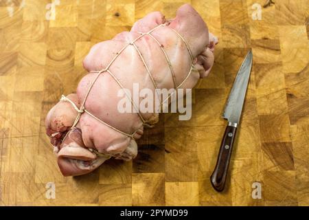 Porchetta di testa non cotte, involtini di maiale Foto Stock