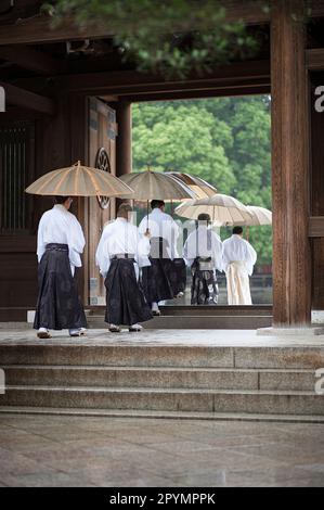 Cerimonia al santuario Meji nel centro di Tokyo, Giappone. Foto Stock