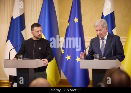 Helsinki, Finnland. 03rd maggio, 2023. Guerra in Ucraina. Il presidente Volodymyr Zelenskyj incontra il presidente finlandese Sauli NIINISTOE. Presidente Volodymyr Zelenskyj: Visita di Stato in Finlandia a Helsinki il 3 maggio 2023. Visita ufficiale del Presidente dell'Ucraina in Finlandia Credit: L'Ufficio Presidenziale dell'Ucraina via/dpa/Alamy Live News Foto Stock