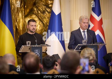 Helsinki, Finnland. 03rd maggio, 2023. Guerra in Ucraina. Il presidente Volodymyr Zelenskyj incontra il presidente finlandese Sauli NIINISTOE. Presidente Volodymyr Zelenskyj: Visita di Stato in Finlandia a Helsinki il 3 maggio 2023. Visita ufficiale del Presidente dell'Ucraina in Finlandia Credit: L'Ufficio Presidenziale dell'Ucraina via/dpa/Alamy Live News Foto Stock