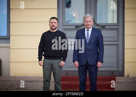 Helsinki, Finnland. 03rd maggio, 2023. Guerra in Ucraina. Il presidente Volodymyr Zelenskyj incontra il presidente finlandese Sauli NIINISTOE. Presidente Volodymyr Zelenskyy: Visita di Stato in Finlandia a Helsinki il 3 maggio 2023. Visita ufficiale del Presidente dell'Ucraina in Finlandia Credit: L'Ufficio Presidenziale dell'Ucraina via/dpa/Alamy Live News Foto Stock