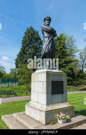 Capitano Edward John Smith, capitano del Titanic, statua a Beacon Park a Lichfield, Staffordshire Foto Stock