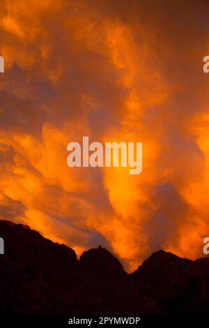 Nuvole sulle Chisos Mountains, Big Bend National Park, Texas Foto Stock