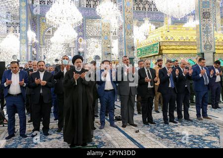 Sayyidah Zaynab, Damasco, Siria. 3rd maggio, 2023. Il Presidente iraniano EBRAHIM RAISI partecipa alla Moschea di Sayyidah Zaynab a Damasco il 3 maggio 2023. Il presidente iraniano in visita ha salutato al-Assad per aver superato le sanzioni e per aver ottenuto la ''vittoria'' nella guerra civile del paese durata 12 anni, in cui Teheran è stato un alleato significativo. (Credit Image: © Iranian Presidency via ZUMA Press Wire) SOLO PER USO EDITORIALE! Non per USO commerciale! Foto Stock