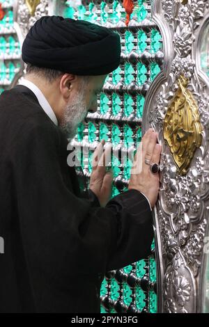 Sayyidah Zaynab, Damasco, Siria. 3rd maggio, 2023. Il Presidente iraniano EBRAHIM RAISI partecipa alla Moschea di Sayyidah Zaynab a Damasco il 3 maggio 2023. Il presidente iraniano in visita ha salutato al-Assad per aver superato le sanzioni e per aver ottenuto la ''vittoria'' nella guerra civile del paese durata 12 anni, in cui Teheran è stato un alleato significativo. (Credit Image: © Iranian Presidency via ZUMA Press Wire) SOLO PER USO EDITORIALE! Non per USO commerciale! Foto Stock