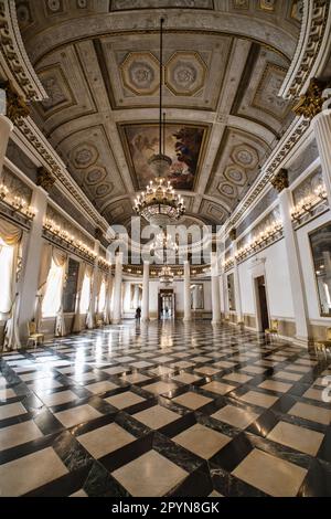 Vista panoramica della sala da ballo all'interno delle Procuratie Nuovissime, oggi Museo Correr, a Venezia Foto Stock