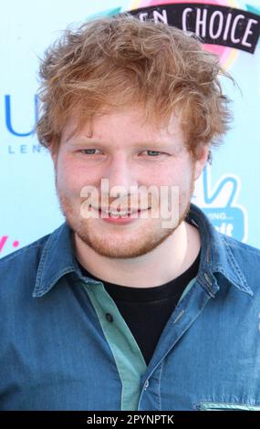 **FOTO DEL FILE** ed Sheeran è stato autorizzato nella prova del copyright. UNIVERSAL CITY, CA - 11 AGOSTO: Ed Sheeran arriva al Teen Choice Awards 2013 che si tiene all'anfiteatro Gibson il 11 agosto 2013 a Universal City, California. Credito: MediaPunch Foto Stock