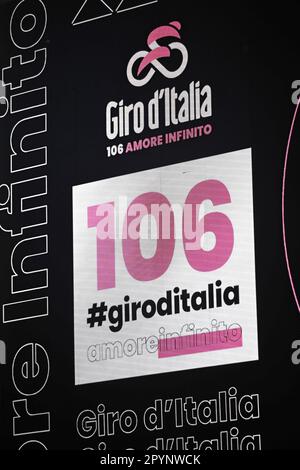 Pescara, Italia. 04th maggio, 2023. Immagine scattata durante la presentazione del team in vista della gara ciclistica del giro D'Italia 2023, a Pescara, in Italia, giovedì 04 maggio 2023. Il giro 2023 si svolge dal 06 al 28 maggio 2023. FOTO DI BELGA JASPER JACOBS Credit: Belga News Agency/Alamy Live News Foto Stock