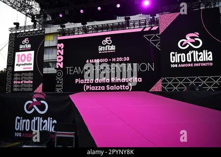 Pescara, Italia. 04th maggio, 2023. Immagine scattata durante la presentazione del team in vista della gara ciclistica del giro D'Italia 2023, a Pescara, in Italia, giovedì 04 maggio 2023. Il giro 2023 si svolge dal 06 al 28 maggio 2023. FOTO DI BELGA JASPER JACOBS Credit: Belga News Agency/Alamy Live News Foto Stock