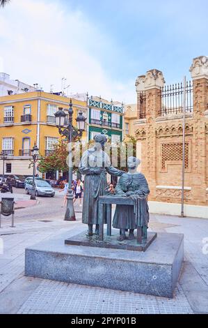 CADICE, SPAGNA - 21 SETTEMBRE 2019: La statua di Las Cigarreras de Cadiz su Avenida Cuesta de las Calesas, il 21 settembre a Cadice Foto Stock