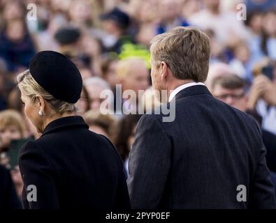 AMSTERDAM - Re Willem-Alessandro e Regina Maxima durante il giorno della commemorazione Nazionale in Piazza Dam. ANP REMKO DE WAAL olanda fuori - belgio fuori Foto Stock