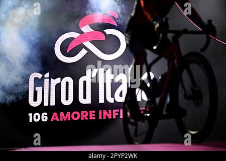 Pescara, Italia. 04th maggio, 2023. Immagine scattata durante la presentazione del team in vista della gara ciclistica del giro D'Italia 2023, a Pescara, in Italia, giovedì 04 maggio 2023. Il giro 2023 si svolge dal 06 al 28 maggio 2023. FOTO DI BELGA JASPER JACOBS Credit: Belga News Agency/Alamy Live News Foto Stock