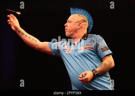 AO Arena, Victoria Station, Manchester, Regno Unito. 4th maggio, 2023. X durante la sua partita contro x durante la Cazoo Premier League Darts Night 14 del 2023 all'AO Arena, a Manchester. Credit: Touchlinepics/Alamy Live News Foto Stock