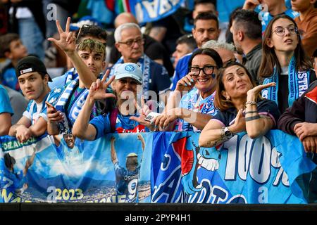 Udine, Italia. 04th maggio, 2023. Stadio Friuli - Dacia Arena, Udine, 04 maggio 2023, Napoli tifosi durante Udinese Calcio vs SSC Napoli - calcio italiano Serie A Match Credit: Live Media Publishing Group/Alamy Live News Foto Stock