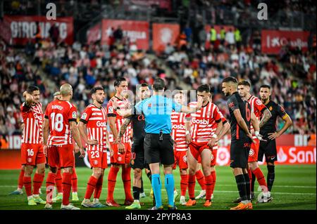 Girona, Spagna. 04th maggio, 2023. L'arbitro durante un incontro la Liga Santander tra Girona FC e RCD Mallorca all'Estadio Municipal de Montilivi, a Girona, Spagna, il 4 maggio 2023. (Foto/Felipe Mondino) Credit: Live Media Publishing Group/Alamy Live News Foto Stock