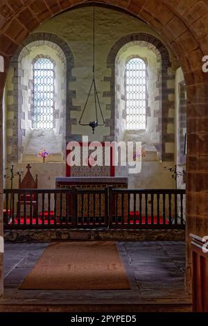 Altra della Chiesa di San Davide, Llanthony, grado i ha elencato la chiesa del 12th ° secolo nei Brecon Beacons, Galles del Sud, Regno Unito Foto Stock