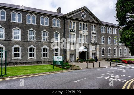 La fabbrica di ceramiche di Belleek a Belleek, Co Fermanagh, Irlanda del Nord. Situato in un edificio neogeorgiano, è la più antica ceramica cinese degli Irelands. Foto Stock