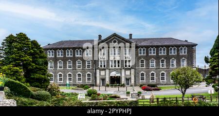 La fabbrica di ceramiche di Belleek a Belleek, Co Fermanagh, Irlanda del Nord. Situato in un edificio neogeorgiano, è la più antica ceramica cinese degli Irelands. Foto Stock