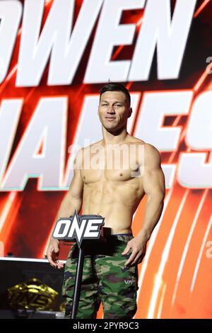 Denver, Colorado, Stati Uniti. 3rd maggio, 2023. DENVER, COLORADO - MAGGIO 4: Lowen Tynanes pesa in alla ONE Championship Ceremonial Weigh-Ins e Face-Off Conference il 4 Maggio 2023 al 1st Bank Center di Denver, Colorado. (Credit Image: © Christopher Colon/PX Imagens via ZUMA Press Wire) SOLO PER USO EDITORIALE! Non per USO commerciale! Foto Stock