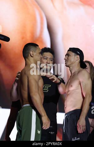 DENVER, COLORADO - 4 MAGGIO: (L-R) Kairat Akhmetov affronta Reece McLaren all'ONE Championship Ceremonial Weigh-Ins e Face-Off Conference il 4 maggio 2023 al 1st Bank Center di Denver, Colorado. (Foto di Christopher Colon/Pximages) Foto Stock