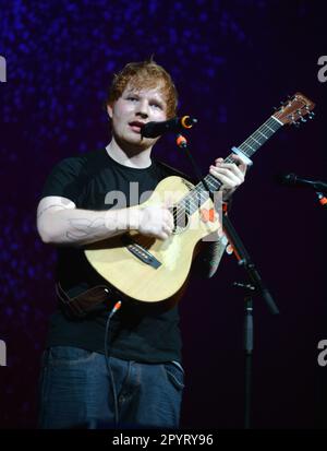 MIAMI , FL - 10 APRILE: La ed Sheeran si esibisce durante la parte nordamericana del Red Tour all'American Airlines Arena il 10 Aprile 2013 a Miami, Florida. Persone: Ed Sheeran Foto Stock