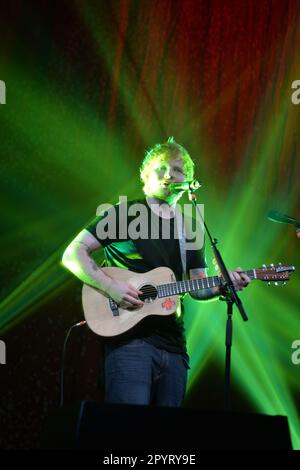 MIAMI , FL - 10 APRILE: La ed Sheeran si esibisce durante la parte nordamericana del Red Tour all'American Airlines Arena il 10 Aprile 2013 a Miami, Florida. Persone: Ed Sheeran Foto Stock