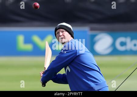 Surrey allenatore Gareth Batty durante Essex CCC vs Surrey CCC, LV Insurance County Championship Division 1 Cricket al Cloud County Ground il 4th maggio 20 Foto Stock