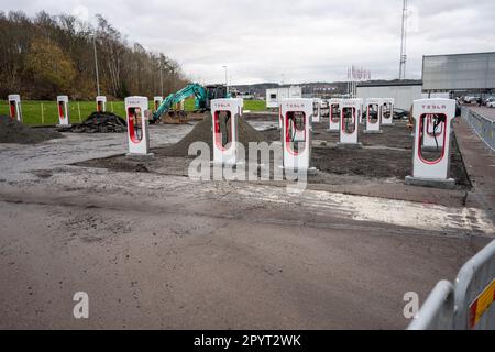 Gothenburg, Svezia - novembre 13 2022: Supercharger Tesla durante l'installazione Foto Stock