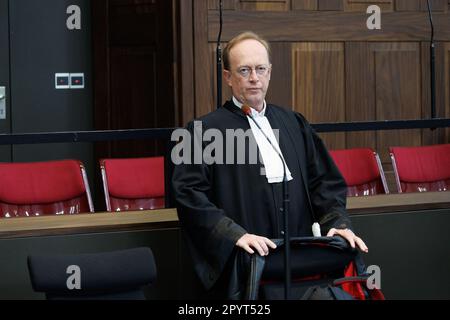 Brugge, Belgio. 05th maggio, 2023. L'avvocato Jan Leysen ha illustrato durante la prima sessione del processo contro Tom Debaillie, davanti alla Corte delle Assizioni delle Fiandre Occidentali, a Brugge, venerdì 05 maggio 2023. Debaillie di Kortrijk è accusato dell'omicidio di suo padre Frans Debaillie (90) nell'aprile 2020 a Kortrijk. BELGA PHOTO KURT DESPLENTER Credit: Belga News Agency/Alamy Live News Foto Stock