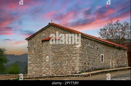 Alle tradizionali piccole chiesa di pietra nelle montagne di Mainalo,Arcadia,Grecia Foto Stock