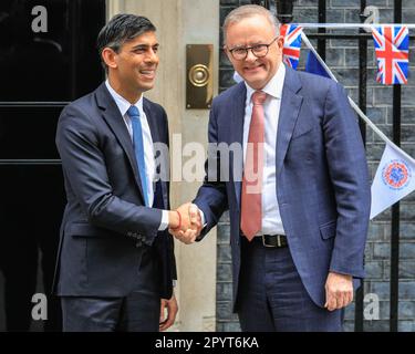 Londra, Regno Unito. 05th maggio, 2023. Rishi Sunak, primo ministro britannico, dà il benvenuto a Anthony Albanese, primo ministro dell'Australia, al 10 Downing Street. Credit: Imageplotter/Alamy Live News Foto Stock