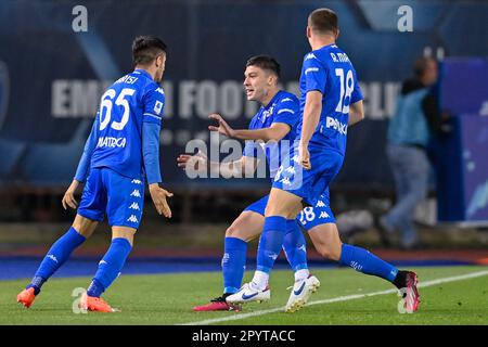 Empoli, Italia. 04th maggio, 2023. Empoli FC i giocatori festeggiano dopo un gol durante Empoli FC vs Bologna FC, calcio italiano Serie A match in Empoli, Italy, May 04 2023 Credit: Independent Photo Agency/Alamy Live News Foto Stock