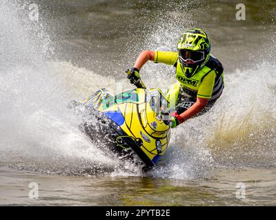 Moto d'acqua nel turno 1 del Campionato JSRA UK nel giugno 2021 all'Avos Watersports Den, Preston, Lancashire. Foto Stock