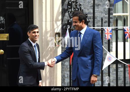 Londra, Regno Unito. 5th maggio, 2023. Emir dello Stato del Qatar, Sheikh Tamin bin Hamad al Thani in Downing Street per incontrare il primo ministro Rishi Sunak alla vigilia dell'incoronazione di re Carlo III Credit: MARTIN DALTON/Alamy Live News Foto Stock
