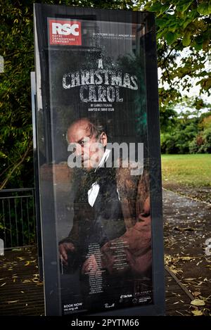 Poster teatrale con pubblicità "A Christmas Carol" alla Royal Shakespeare Company, Stratford Upon Avon, Inghilterra UK Foto Stock