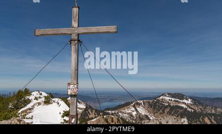 Viste panoramiche durante un'escursione al Monte Risserkogel vicino al lago Tegernsee nelle Alpi Bavaresi Foto Stock