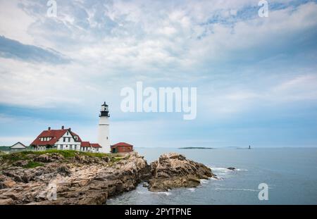 Bella giornata a Portland Head Light, Cape Elizabeth, Maine Foto Stock