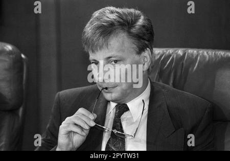 Germania, Bonn, 24.06.1992 Archivio: 34-48-12 riunione del Gabinetto Foto: Rainer Ortleb, Ministro federale dell'istruzione [traduzione automatica] Foto Stock