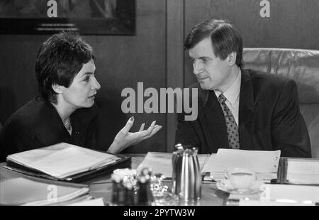 Germania, Bonn, 24.06.1992 Archivio: 34-48-24 riunione del Gabinetto Foto: Horst Seehofer e Hannelore Roensch [traduzione automatica] Foto Stock