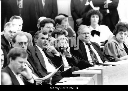 Sessione speciale e dibattiti sullo scioglimento e le nuove elezioni del Parlamento di Brandeburgo.CDU nella riunione.lo scioglimento del Parlamento fallì. Deputati. Feste. Parlamento. Auto-dissoluzione. Foto: MAZ/Bernd Gartenschläger,13.04.1994 [traduzione automatica] Foto Stock