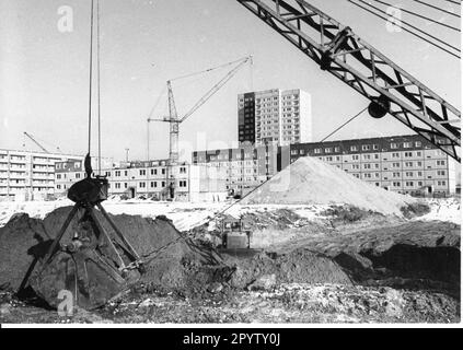 Lavori di costruzione nell'area di sviluppo di Schlaatz a Potsdam. Zona residenziale. Cantieri edili. struttura dell'alloggiamento. nuovi edifici. edificio prefabbricato. GDR.Historic. Foto: MAZ/Wolfgang Mallwitz, 15.02.1993 [traduzione automatica] Foto Stock