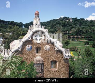 Spagna. Barcellona. Parco ricreativo di Guell. Edificio di Gaudi. Foto Stock