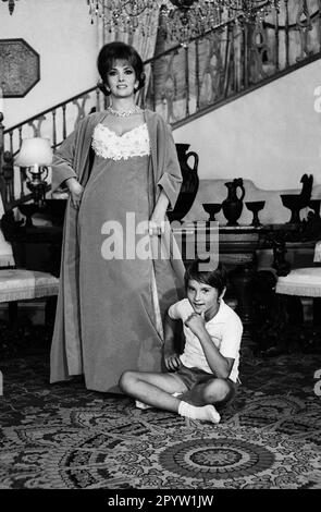 Italia, Roma, 16.09.1967 attrice italiana Gina Lollobrigida con il figlio Milko Skofic. [traduzione automatica] Foto Stock