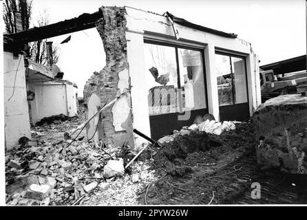 Grande cantiere Potsdam Center direttamente alla stazione ferroviaria di Potsdam. L'immagine mostra la demolizione della Potsdam Stadtbahnhof. Foto: MAZ/Christel Köster, dicembre 1999 [traduzione automatica] Foto Stock