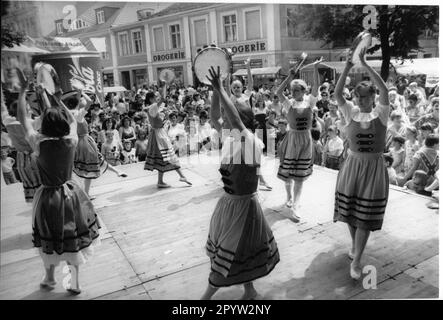 Potsdam 1000 anni 1000 anni di celebrazione 1993 Ecco il festival dei bambini Pots-Blitz il 6 giugno a Brandenburger Straße e su Luisenplatz Foto: MAZ/Christel Köster [traduzione automatica] Foto Stock